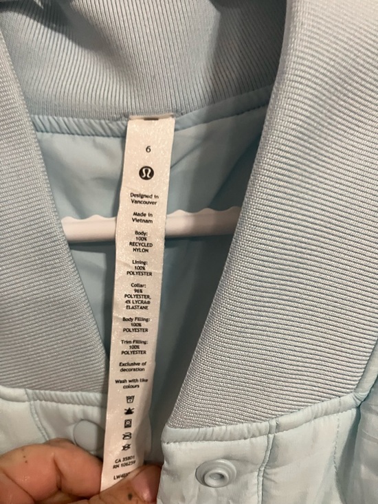 lululemon athletica Light Quilted Insulation Jacket - Powder Blue - Picture 4 of 4
